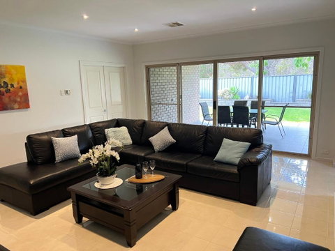 Premium Barossa Getaway - Winery Find 1