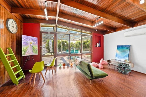 Prime Glen Huntly Beauty - 4BR Family Home W Pool - Winery Find 3