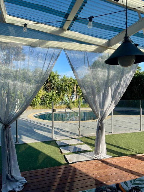 Prime Glen Huntly Beauty - 4BR Family Home W Pool - Winery Find 1