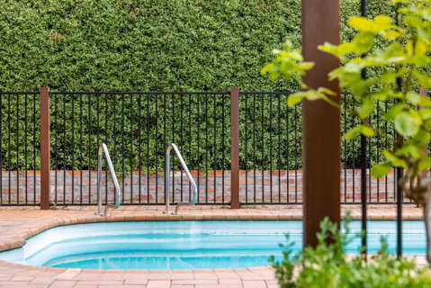 Private Pool Retreat In Watson - Winery Find 0