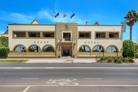 Quality Hotel Mildura Grand - Winery Find 1