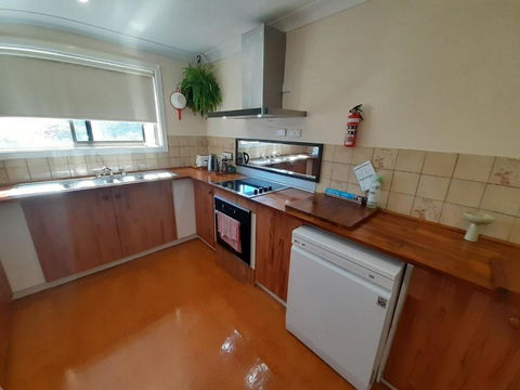 QUIET PROPERTY BY THE RIVER - Winery Find 3