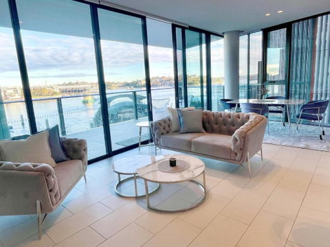RARE Luxury Waterfront Living - Winery Find 0