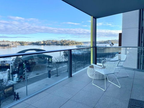 RARE Luxury Waterfront Living - Winery Find 1