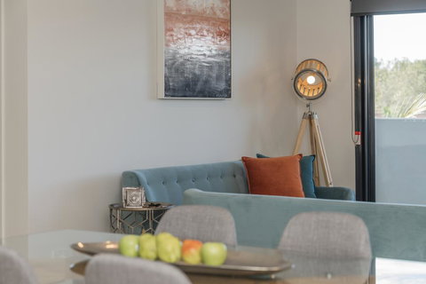 Astra Apartments Newcastle (Broadmeadow) - Winery Find 0