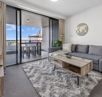 AU1 - Long Stay w Balcony RiverViews Fast WiFi - Winery Find