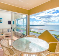 Avalon 1 - overlooking beautiful Convent Beach - Winery Find