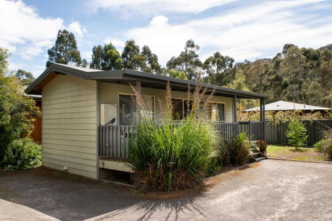 Awonga Cottages - Winery Find 3