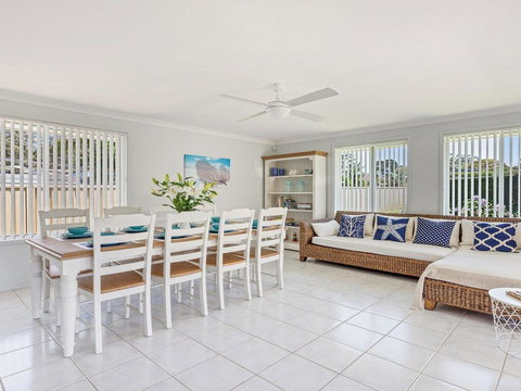 Azure Waters - Perfectly Positioned With Ocean Views - Winery Find 1