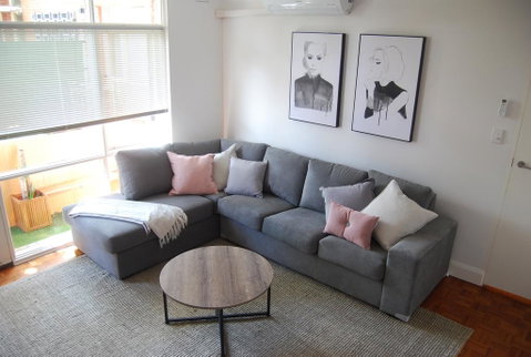Balcony Retreat Apartment By Ready Set Host - Winery Find 0