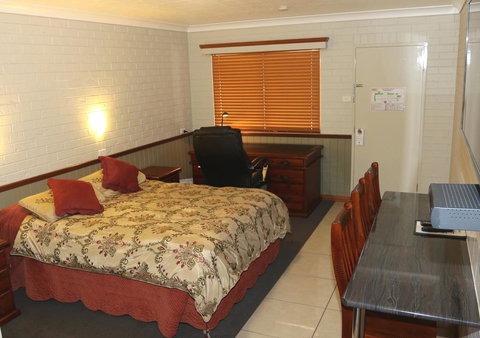 Barcaldine Country Motor Inn - Winery Find 2