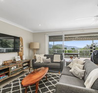Barefoot Top Floor 32 Skyline Crescent Crescent Head - Winery Find