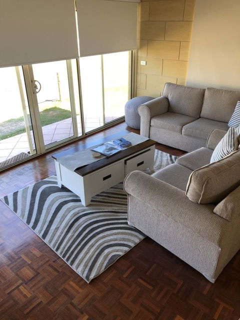 Bayview No 1 - Next To The Beach! - Winery Find 0