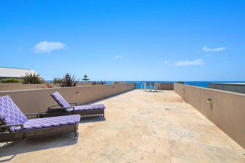 Beach And Ocean Front Penthouse With Wifi And Parking - Winery Find 3