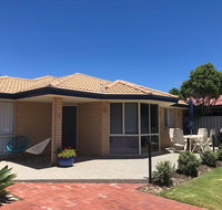 Beach House by the bay - Winery Find