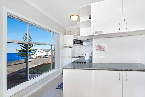 Beachcomer, Unit 1 - The Entrance, NSW - Winery Find 2