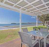 Beached Inn' 93 Foreshore Drive - Spacious beach front house - Winery Find