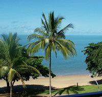 Beachfront Apartments on Trinity Beach - Winery Find