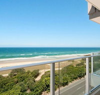 Beachfront Apt Main Beach - Winery Find