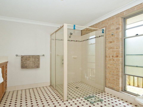 Beachfront Pool House - Absolute Beachfront - Winery Find 2