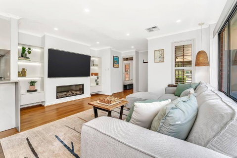 Redbrick Retreat - Generous Coastal Escape - Winery Find 1