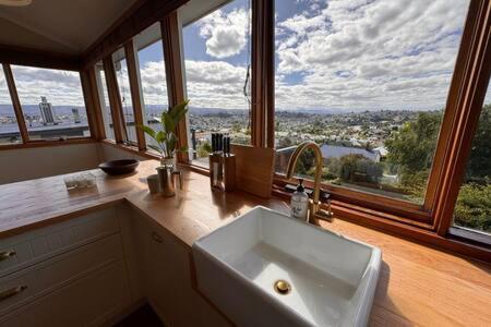 Renovated Cottage Near Cataract Gorge Launceston - Winery Find 2