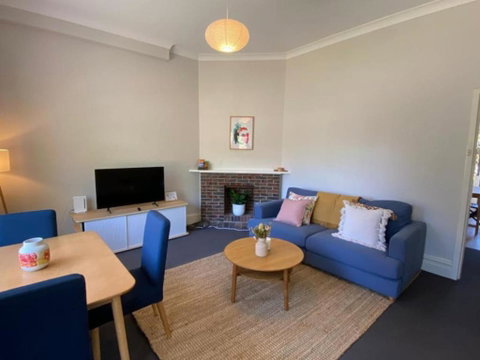 Retro Apt 6 Mins To Victoria Quay - Winery Find 3