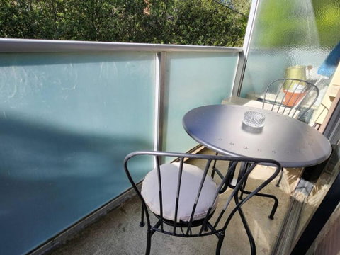 Retro Rose St Kilda Mansions - Winery Find 2