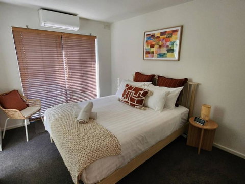 Retro Rose St Kilda Mansions - Winery Find 3