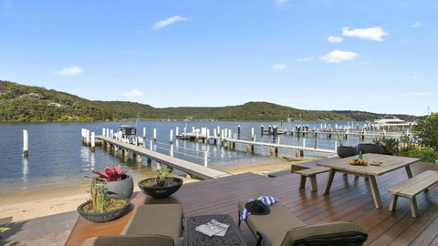 Riptides Booker Bay -Waterfront Apartment, Walk To Shops & Cafes - Winery Find 1
