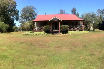 River Cottage Retreat Jalbarragup with Winery Find