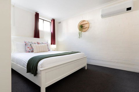 Riverside Gem With Parking And WiFi - Winery Find 2