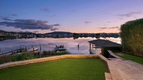 Riverside Retreat - Absolute Waterfront - Winery Find 1