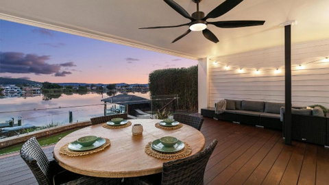 Riverside Retreat - Absolute Waterfront - Winery Find 3