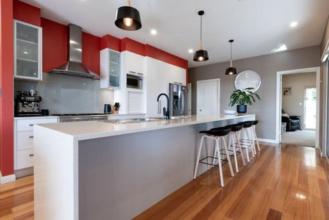 Riverview Escape - Winery Find 1