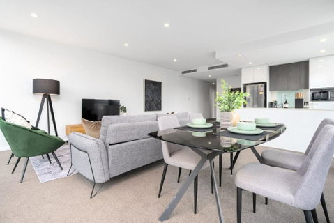 Roomy 2BR 2BA City-Centre Apt - Winery Find 1