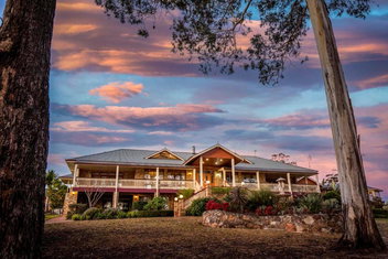 Robyn\'s Nest Lakeside Resort with Winery Find