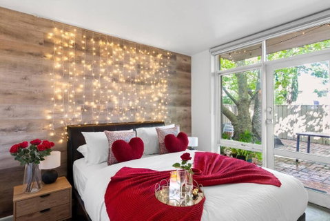 Romantic Retreat With Garden - Winery Find 0