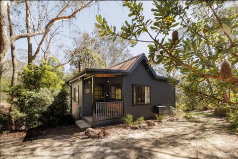 Romantic Tricklebeck Spa Cottage - Winery Find 0