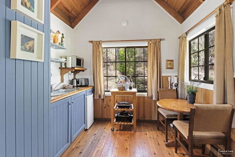 Romantic Tricklebeck Spa Cottage - Winery Find 3