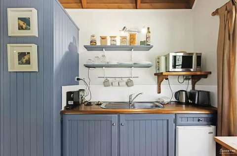 Romantic Tricklebeck Spa Cottage - Winery Find 2