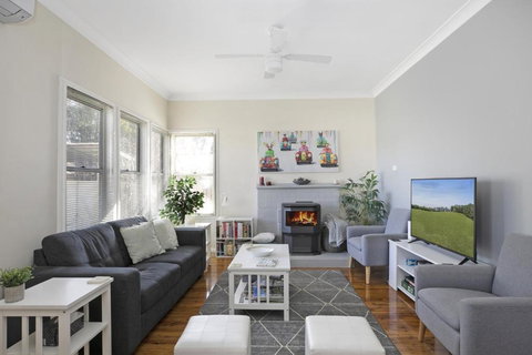 Ronelle Cottage - Winery Find 1