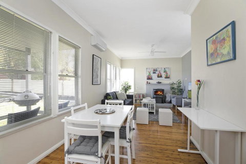 Ronelle Cottage - Winery Find 3