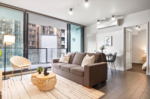 Rooftop Pool 2BR Apt At Marvel Stadium With Free Parking - Winery Find 0