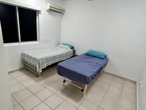 Room In City With Kittens! - Winery Find 1