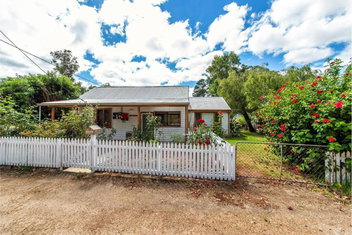 Rose Cottage Nannup with Winery Find