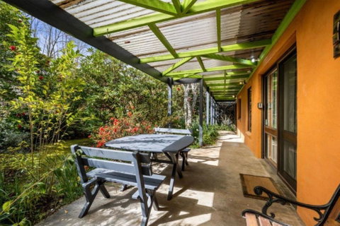Roses On The River - An Absolute River Frontage Cottage - Winery Find 2