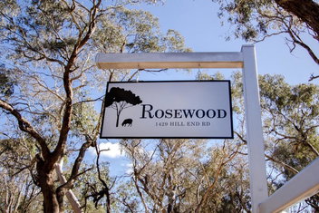 Rosewood Cottage with Winery Find