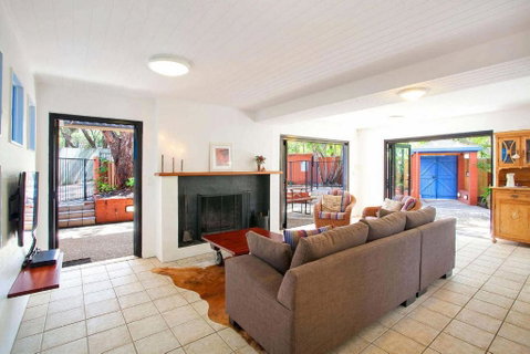 Ross Cres Spacious Private Beach House - Winery Find 1