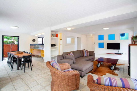 Ross Cres Spacious Private Beach House - Winery Find 2